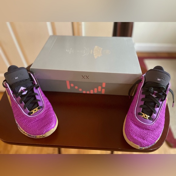 **LIKE NEW** Youth 6Y Lebron XX “Young Heirs” shoes - Picture 3 of 13